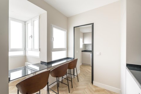 Apartment for sale Madrid, Spain 2 bedrooms, 130 sq.m. No. 109386 - photo 13