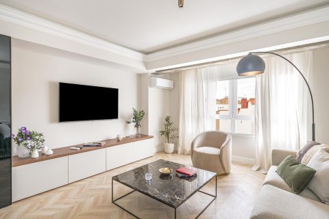 Apartment for sale Madrid, Spain 2 bedrooms, 130 sq.m. No. 109386 - photo 10