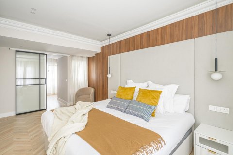 Apartment for sale Madrid, Spain 2 bedrooms, 130 sq.m. No. 109386 - photo 14