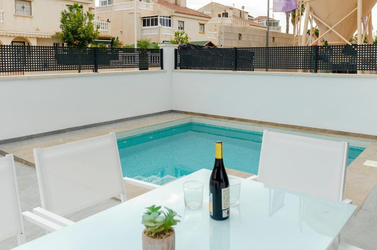 Villa i Torrevieja, Alicante, Spanien 3 sovrum, 105 kvm. Nr. 98207