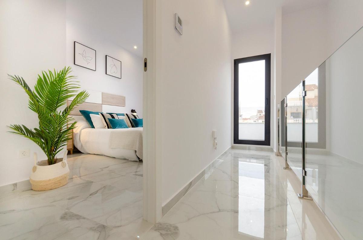 Villa i Torrevieja, Alicante, Spanien 3 sovrum, 105 kvm. Nr. 98207