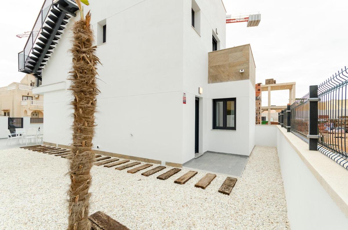 Villa i Torrevieja, Alicante, Spanien 3 sovrum, 105 kvm. Nr. 98207