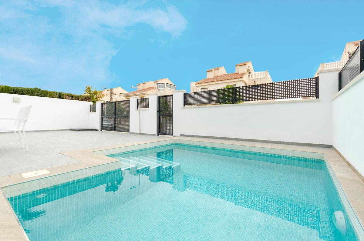 Villa i Torrevieja, Alicante, Spanien 3 sovrum, 105 kvm. Nr. 98207