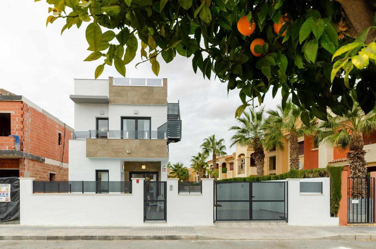 Villa i Torrevieja, Alicante, Spanien 3 sovrum, 105 kvm. Nr. 98207