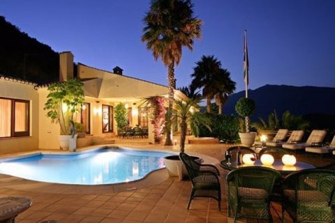 Māja pārdošanā Benahavis, Malaga, Spānijā 4 istabas, 27746 m2 Nr. 23149 - attēls 1