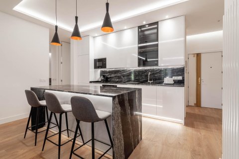 Apartamento en venta Madrid, España 3 dormitorios, 120 m2 No. 87141 - foto 3