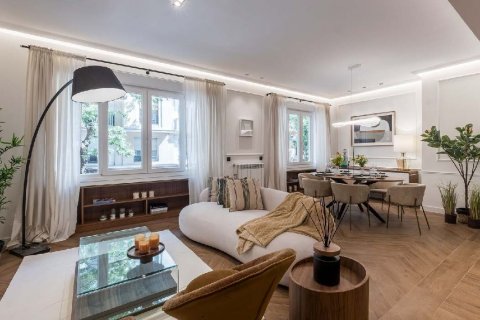 Apartment for sale Madrid, Spain 2 bedrooms, 131 sq.m. No. 89290 - photo 2
