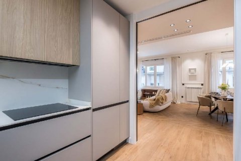 Apartment for sale Madrid, Spain 2 bedrooms, 131 sq.m. No. 89290 - photo 9
