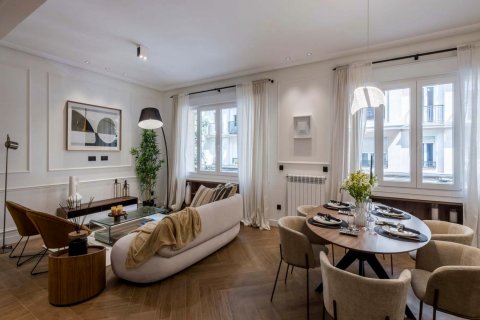 Apartment for sale Madrid, Spain 2 bedrooms, 131 sq.m. No. 89290 - photo 1