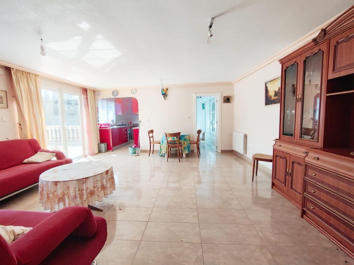Villa a La Marina, Alicante, Spagna 6 camere da letto, 442 mq. N° 100354
