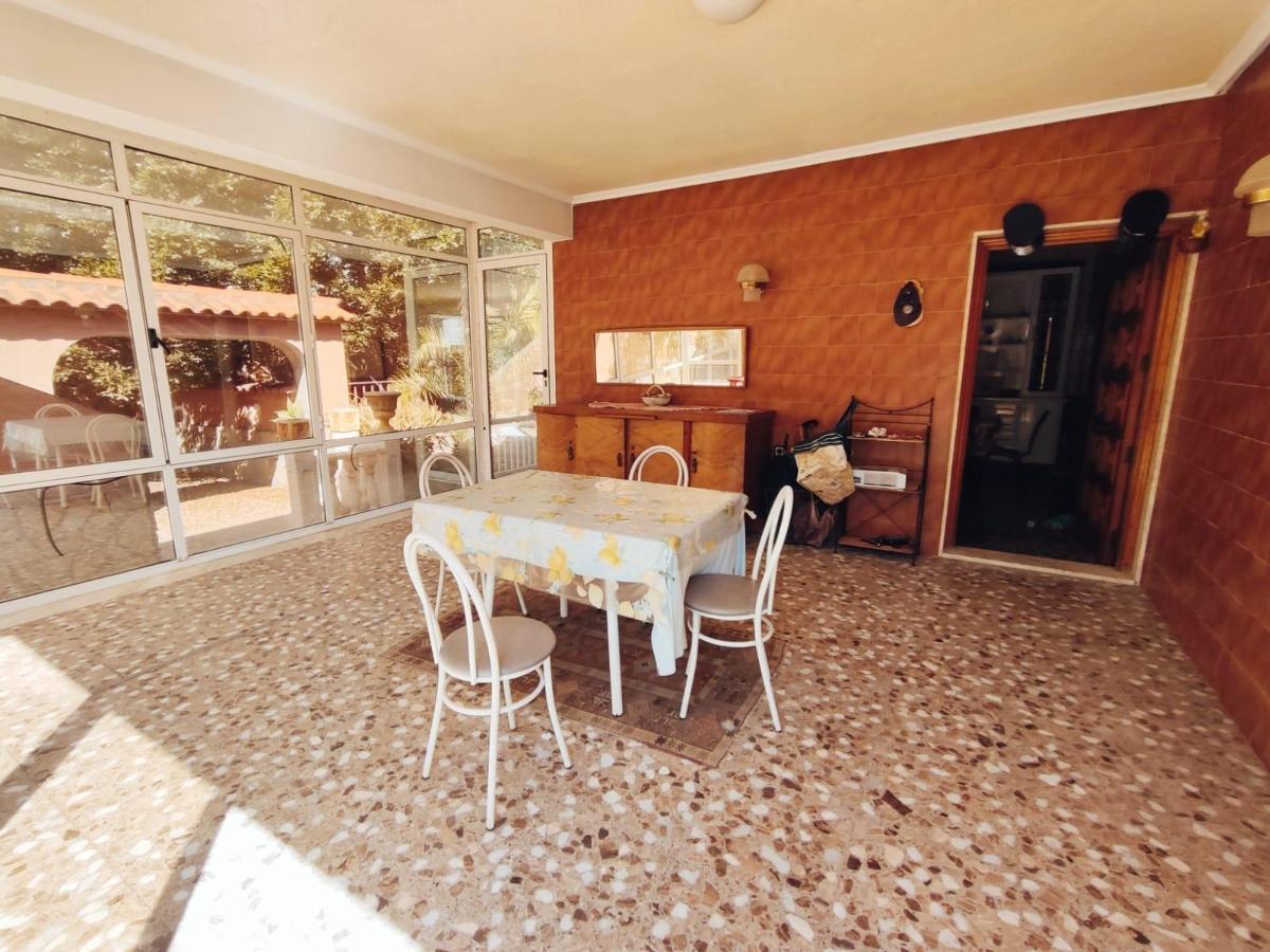 Villa a La Marina, Alicante, Spagna 6 camere da letto, 442 mq. N° 100354