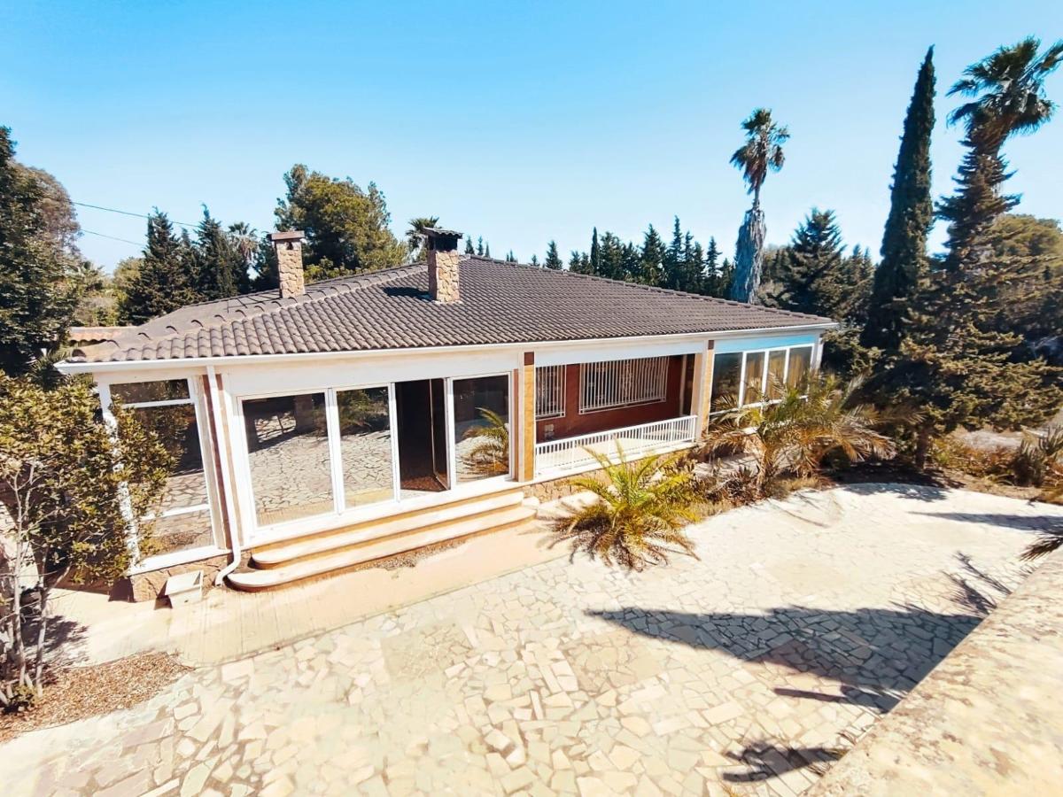 Villa a La Marina, Alicante, Spagna 6 camere da letto, 442 mq. N° 100354