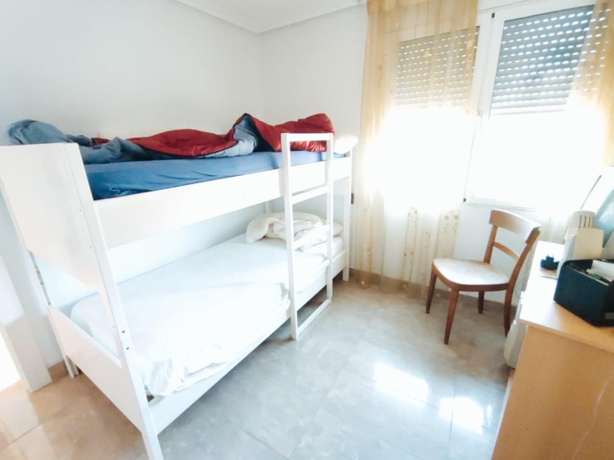 Villa a La Marina, Alicante, Spagna 6 camere da letto, 442 mq. N° 100354