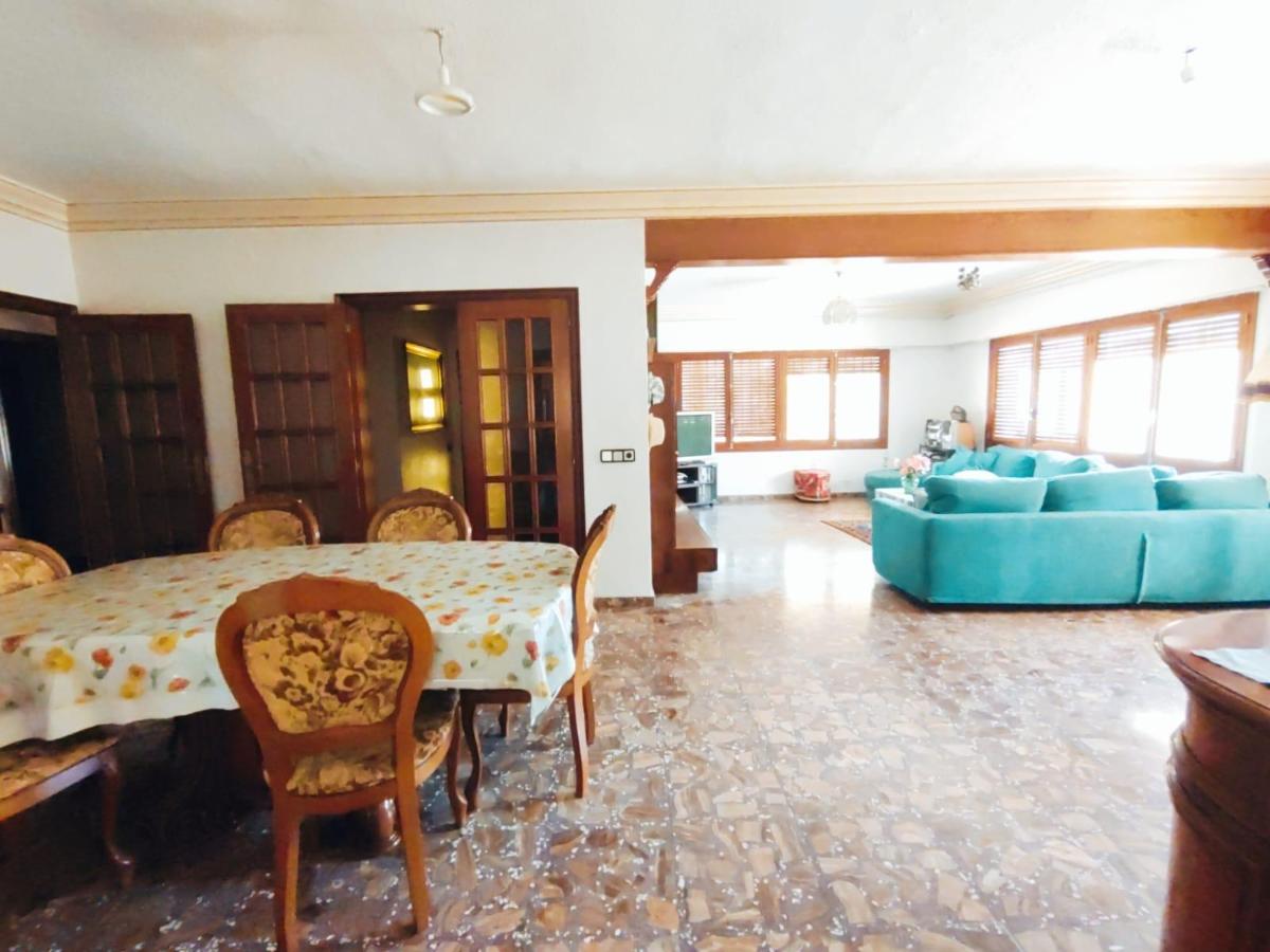 Villa a La Marina, Alicante, Spagna 6 camere da letto, 442 mq. N° 100354
