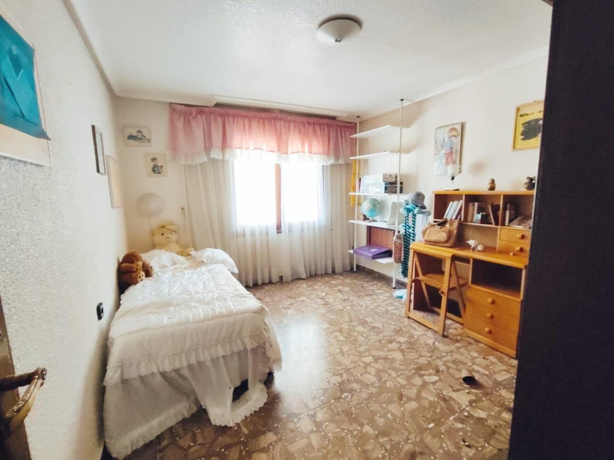 Villa a La Marina, Alicante, Spagna 6 camere da letto, 442 mq. N° 100354