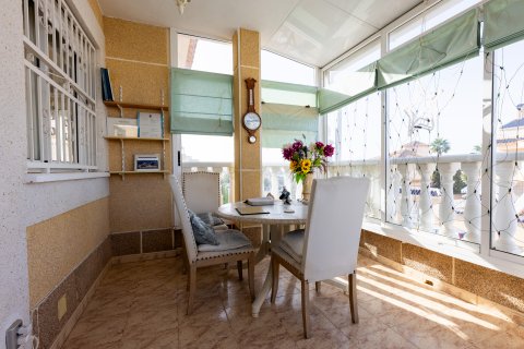 Huvila myytävänä Torrevieja, Alicante, Espanja, 3 makuuhuonetta, 78 m2 No. 115718 - kuva 2