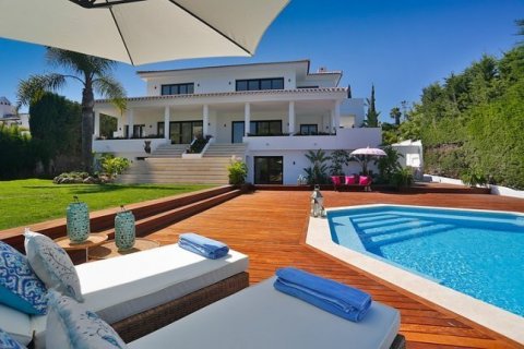 Продажа дома Нуэва Андалусия, Малага, Испания 6 спален, 446м2 №23153 - фото 1