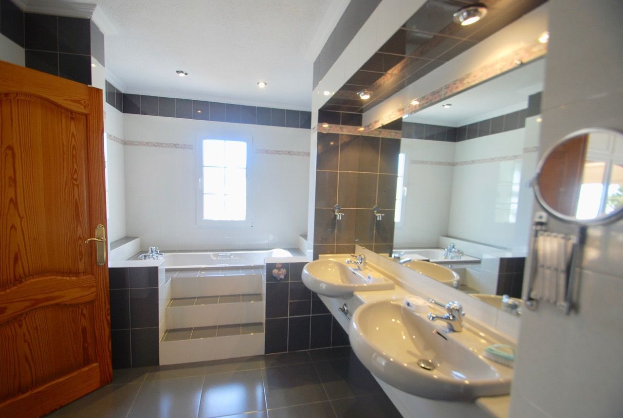 Māja Alicante, Spānijā 5 istabas, 370 m2 Nr. 95532