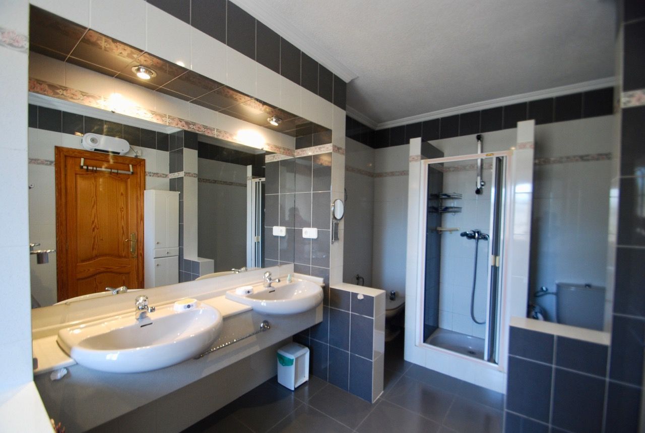 Māja Alicante, Spānijā 5 istabas, 370 m2 Nr. 95532