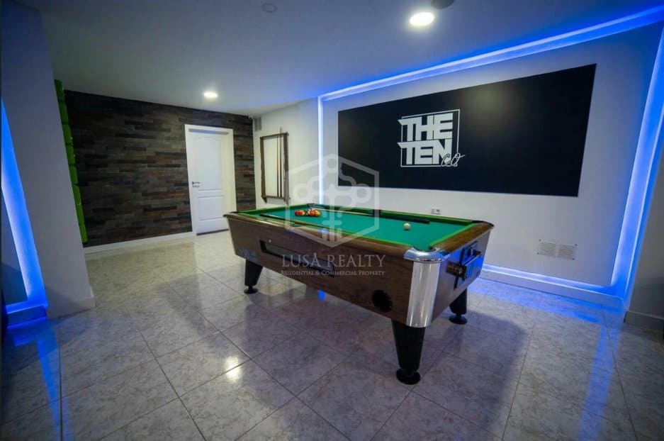 Commercial property in Adeje, Tenerife, Spain 201 sq.m. No. 117445