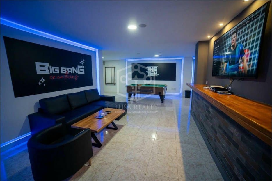 Commercial property in Adeje, Tenerife, Spain 201 sq.m. No. 117445
