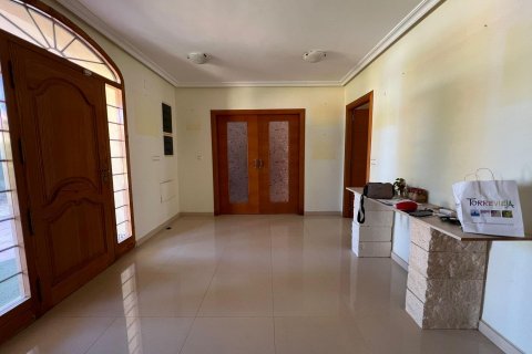 Huvila myytävänä Torrevieja, Alicante, Espanja, 6 makuuhuonetta, 579 m2 No. 115169 - kuva 13