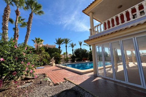Huvila myytävänä Torrevieja, Alicante, Espanja, 6 makuuhuonetta, 579 m2 No. 115169 - kuva 9