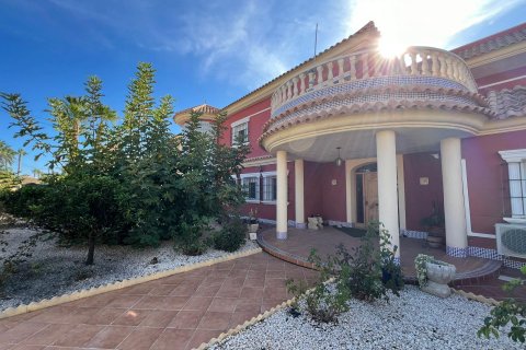Huvila myytävänä Torrevieja, Alicante, Espanja, 6 makuuhuonetta, 579 m2 No. 115169 - kuva 11