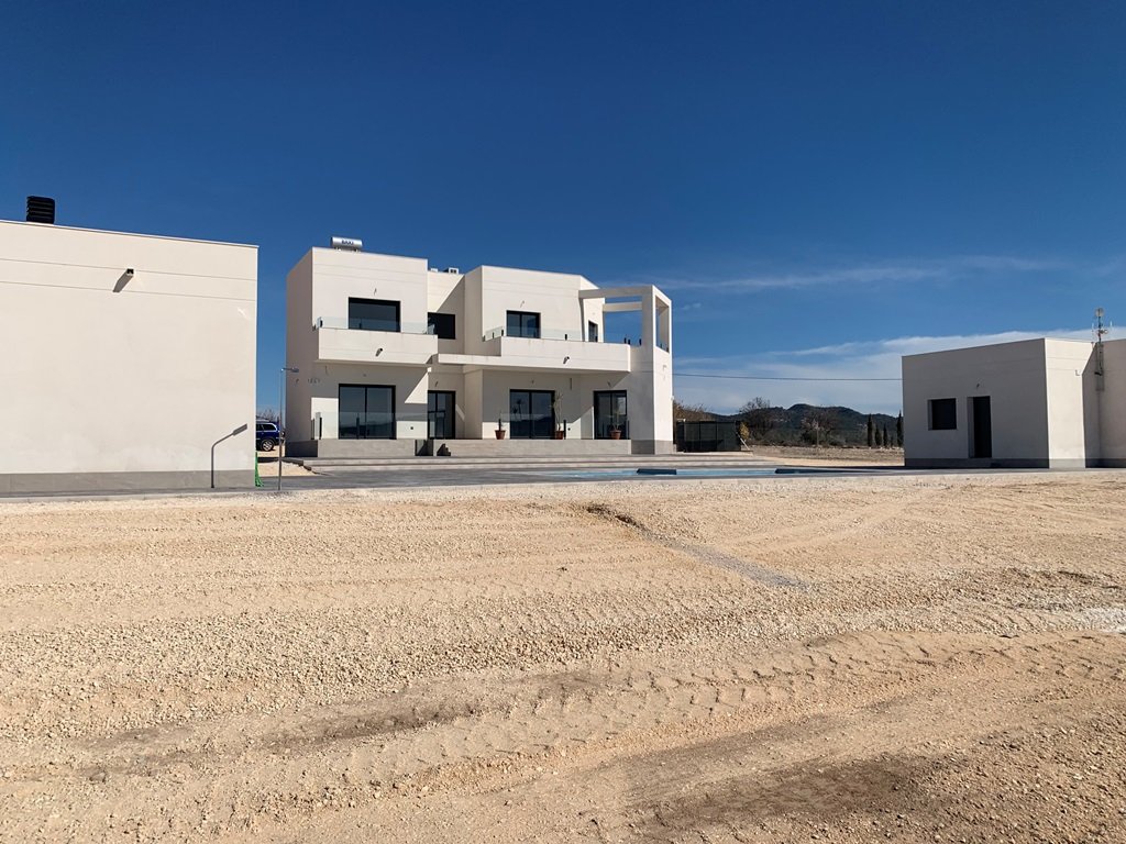 Villa a Pinoso, Alicante, Spagna 5 camere da letto, 222 mq. N° 99319