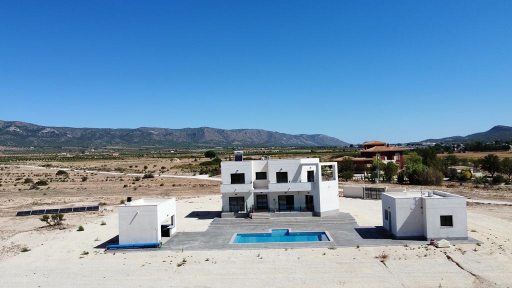 Villa a Pinoso, Alicante, Spagna 5 camere da letto, 222 mq. N° 99319
