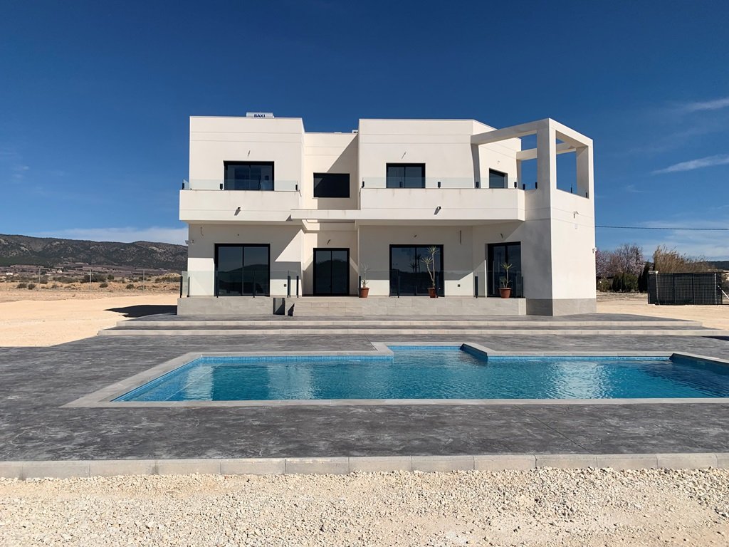 Villa a Pinoso, Alicante, Spagna 5 camere da letto, 222 mq. N° 99319