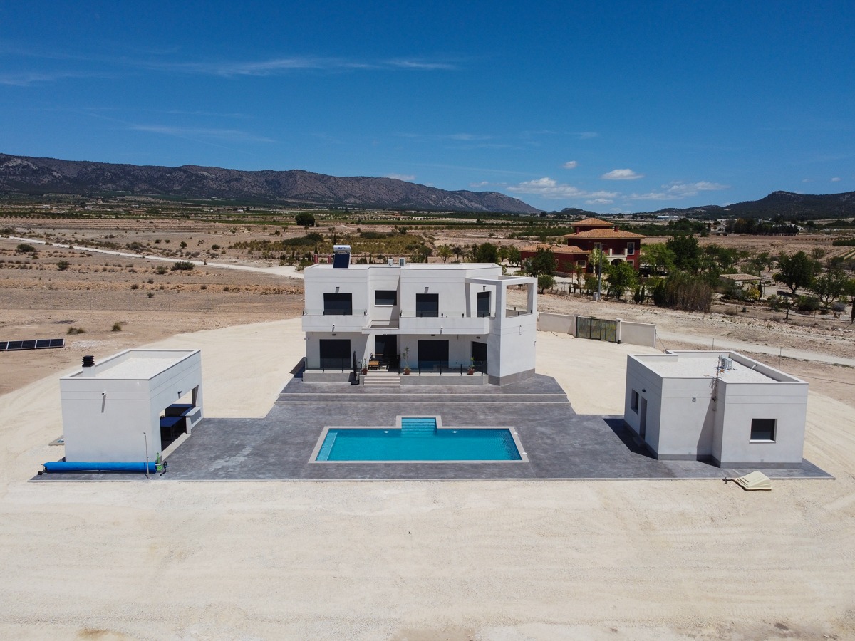 Villa a Pinoso, Alicante, Spagna 5 camere da letto, 222 mq. N° 99319