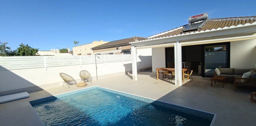 Villa à Torrevieja, Alicante, Espagne 3 chambres, 100 m2 No. 114881