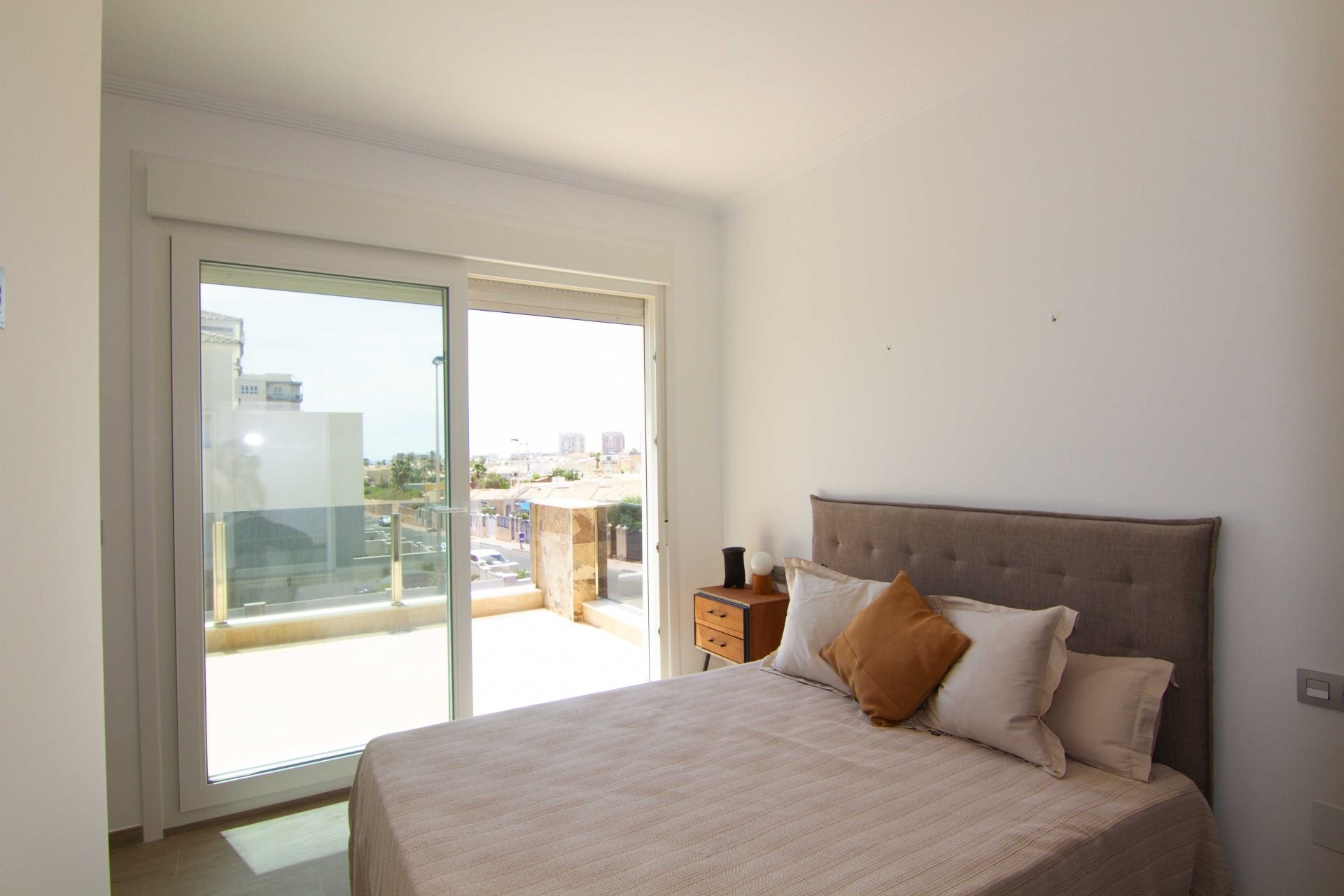 Casa a Torrevieja, Alicante, Spagna 3 camere da letto, 238 mq. N° 95740
