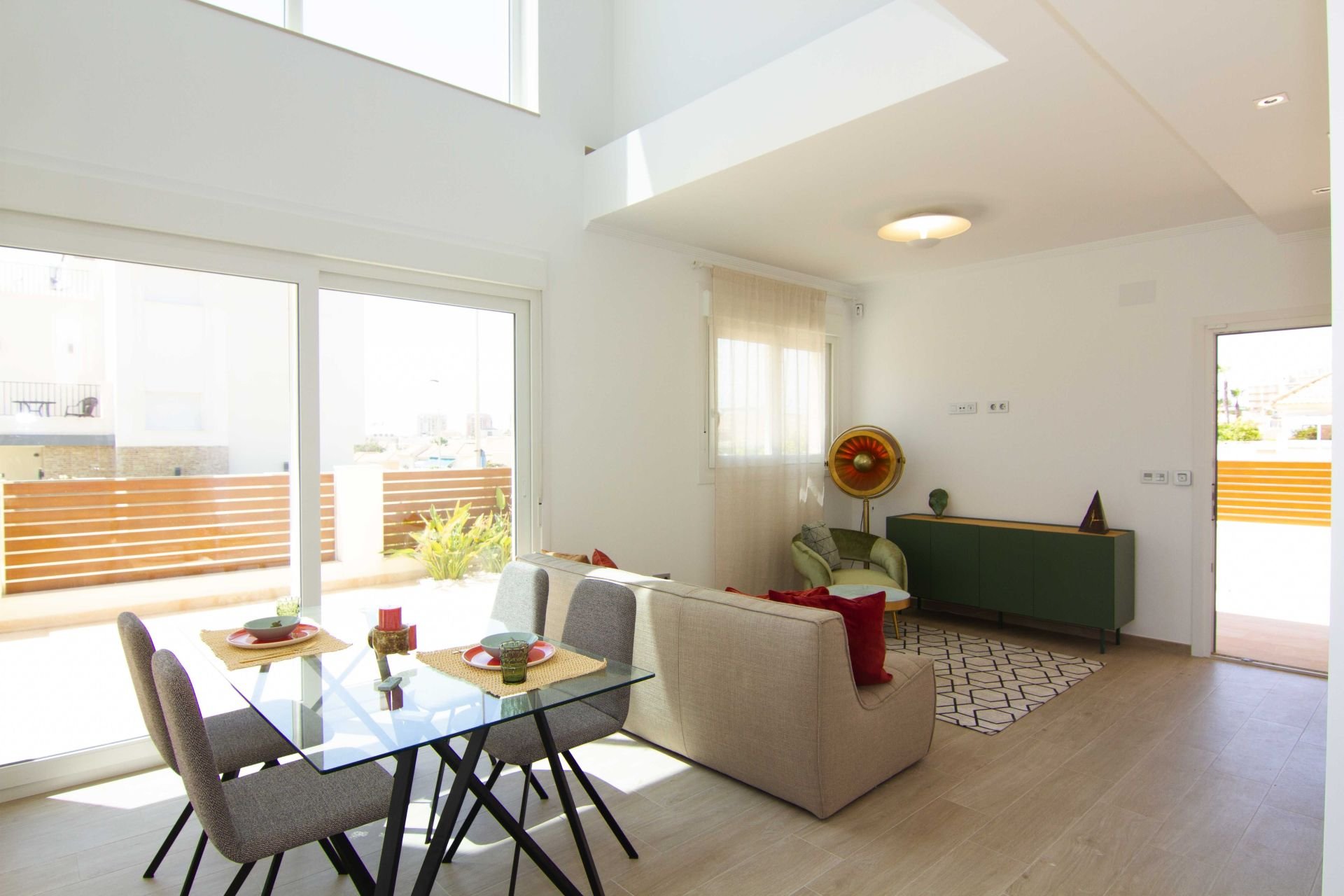 Casa a Torrevieja, Alicante, Spagna 3 camere da letto, 238 mq. N° 95740