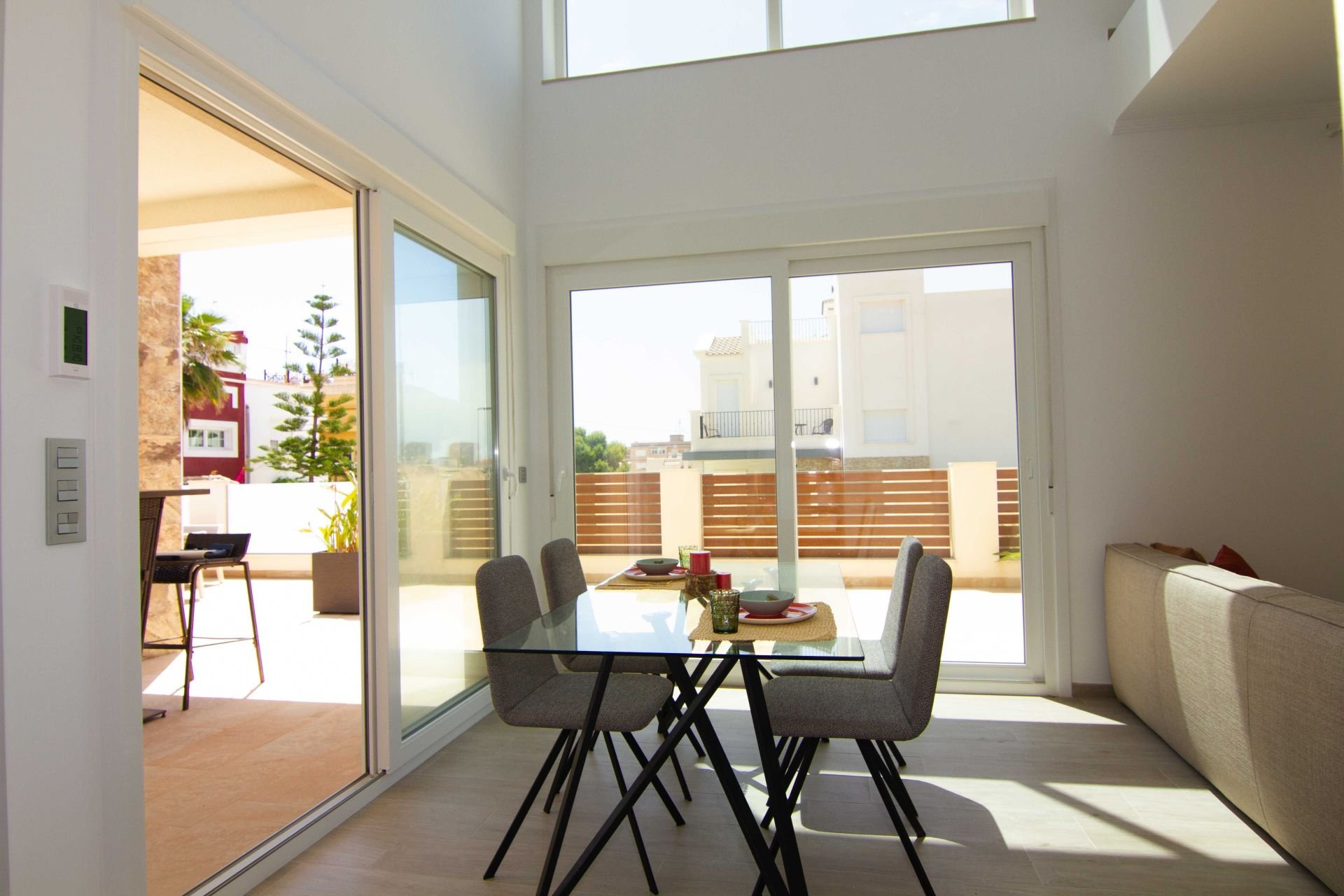Casa a Torrevieja, Alicante, Spagna 3 camere da letto, 238 mq. N° 95740