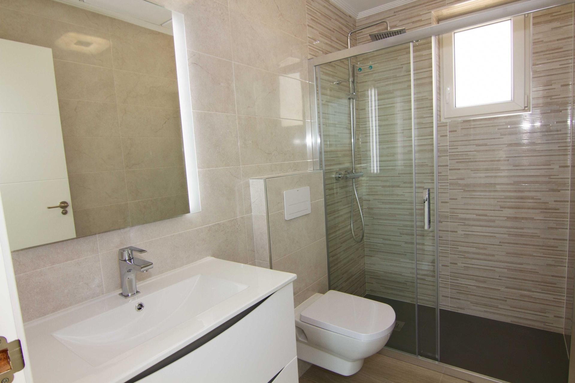 Casa a Torrevieja, Alicante, Spagna 3 camere da letto, 238 mq. N° 95740