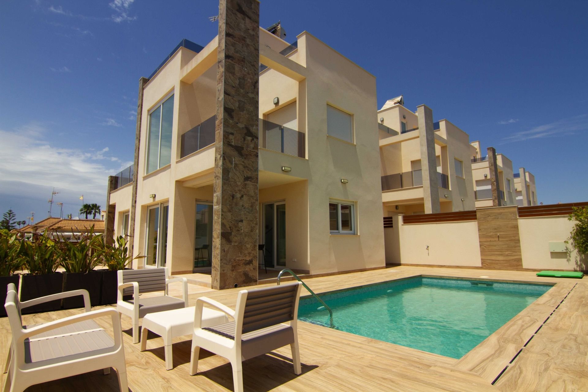 Casa a Torrevieja, Alicante, Spagna 3 camere da letto, 238 mq. N° 95740