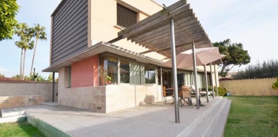 House Vilassar de Mar, Barcelona, Spanien 3 Schlafzimmer, 275 m2 Nr. 22452