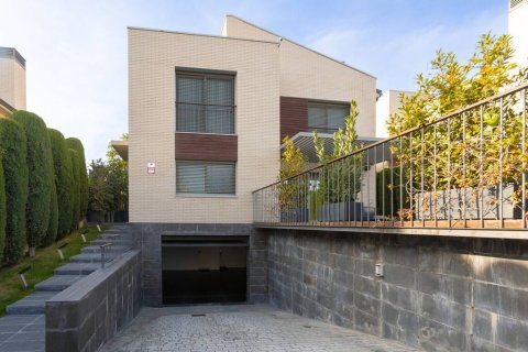 Сasa en venta en Vilassar de Dalt, Barcelona, España 6 dormitorios, 386 m2 No. 35899 - foto 3
