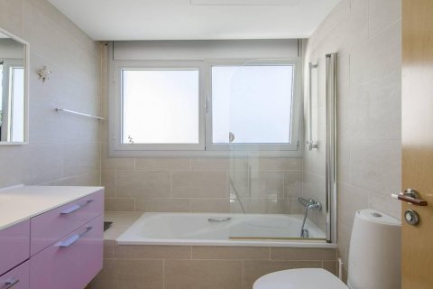 House for sale Cabrils, Barcelona, Spain 4 bedrooms, 358 sq.m. No. 37197 - photo 4