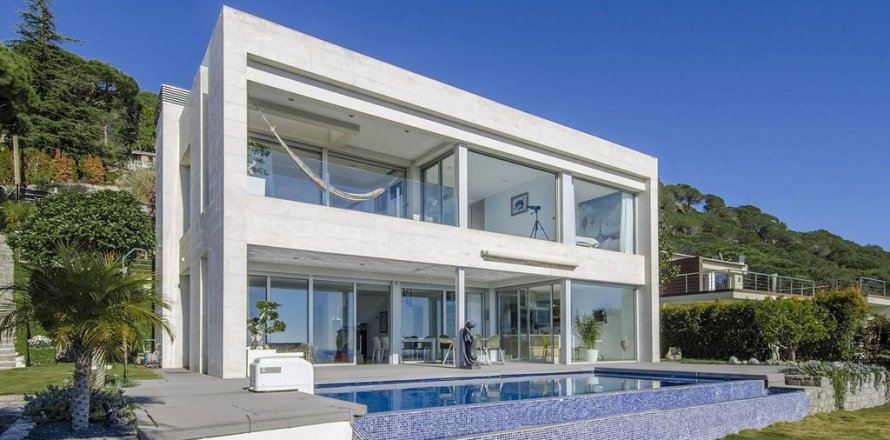 House Cabrils, Barcelona, Spain 4 bedrooms, 358 sq.m. No. 37197