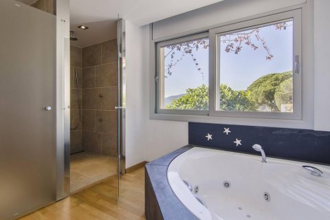 House for sale Cabrils, Barcelona, Spain 4 bedrooms, 358 sq.m. No. 37197 - photo 7