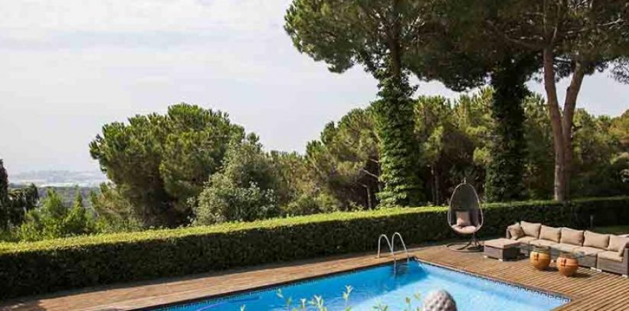 House Cabrils, Barcelona, Spain 4 bedrooms, 400 sq.m. No. 22480