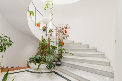 Huvila myytävänä Dos Hermanas, Seville, Espanja, 7 makuuhuonetta, 1.05 m2 No. 106998 - kuva 12