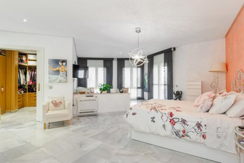 Huvila myytävänä Dos Hermanas, Seville, Espanja, 7 makuuhuonetta, 1.05 m2 No. 106998 - kuva 14