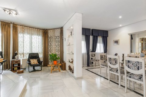 Huvila myytävänä Dos Hermanas, Seville, Espanja, 7 makuuhuonetta, 1.05 m2 No. 106998 - kuva 7
