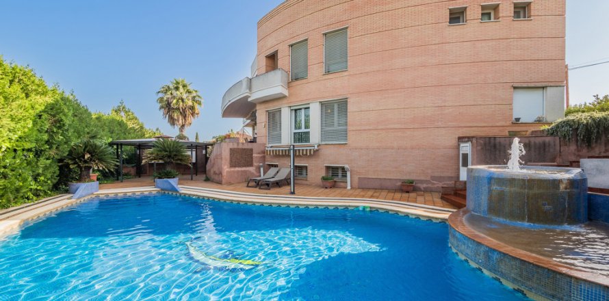 Huvila Dos Hermanas, Seville, Espanja 7 makuuhuonetta, 1.05 m2 No. 106998