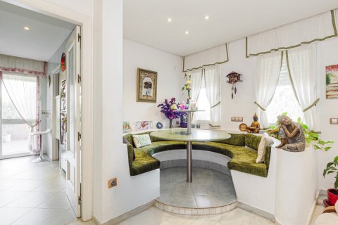 Huvila myytävänä Dos Hermanas, Seville, Espanja, 7 makuuhuonetta, 1.05 m2 No. 106998 - kuva 10