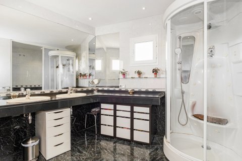 Huvila myytävänä Dos Hermanas, Seville, Espanja, 7 makuuhuonetta, 1.05 m2 No. 106998 - kuva 17